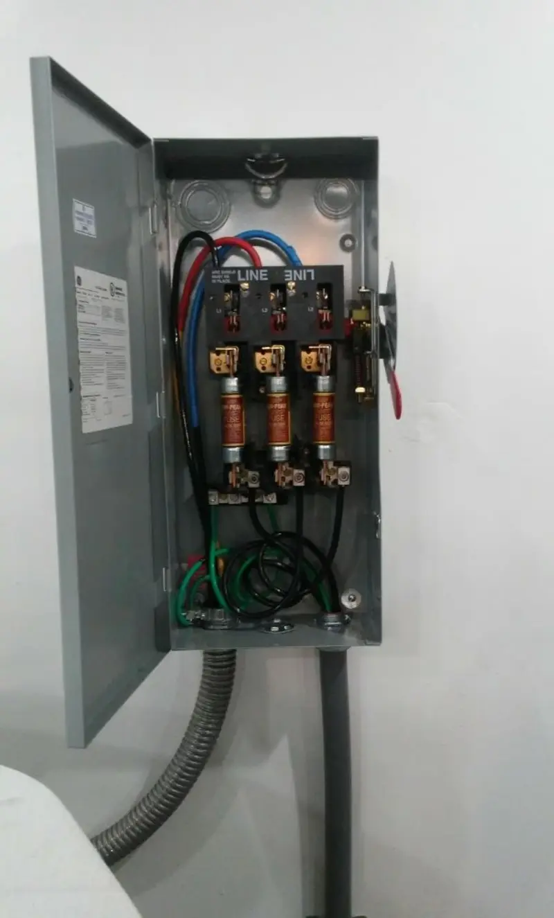 Three-phase disconnect switch installed for Smoke Detector Installation in St. Clair